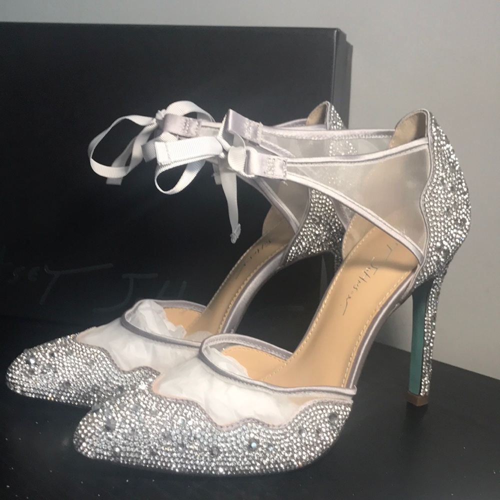 Betsey Johnson, Woman's Size 8.5 Silver Iris Rhinestone Pump